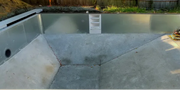 Installation metal pool in the ground at works for the installation of a swimming pool